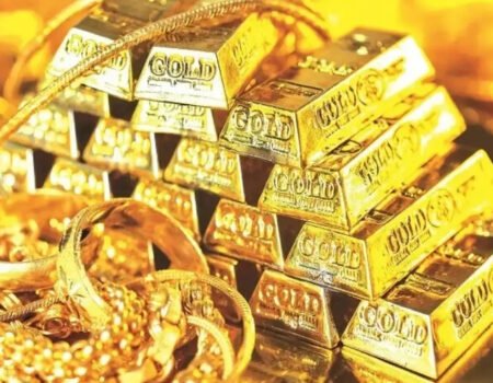 Gold Price Falls by Rs300 Per Tola in Pakistan Amid Global Dip