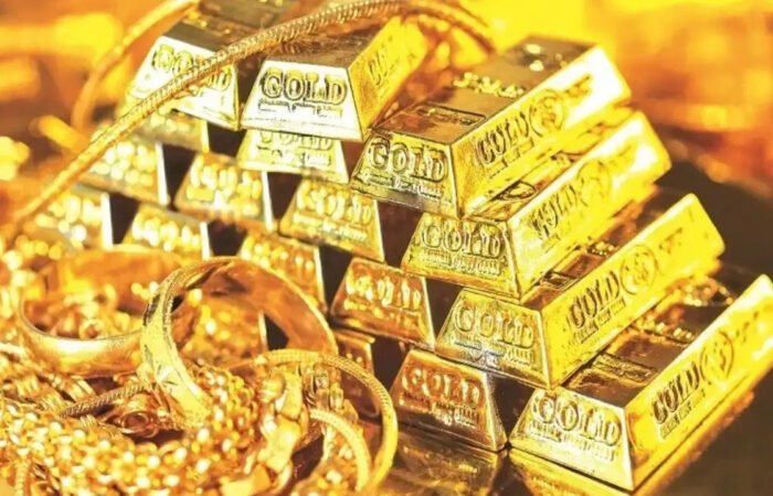 Gold Price Falls by Rs300 Per Tola in Pakistan Amid Global Dip
